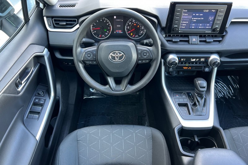 Toyota RAV4 Vehicle Full-screen Gallery Image 14