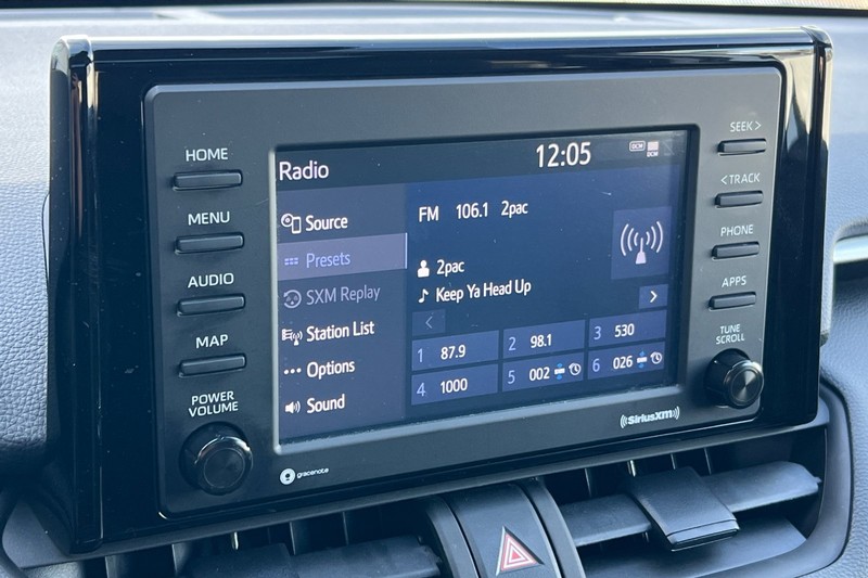 Toyota RAV4 Vehicle Full-screen Gallery Image 18