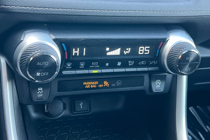 Toyota RAV4 Vehicle Full-screen Gallery Image 20