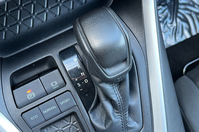 Toyota RAV4 Vehicle Full-screen Gallery Image 21