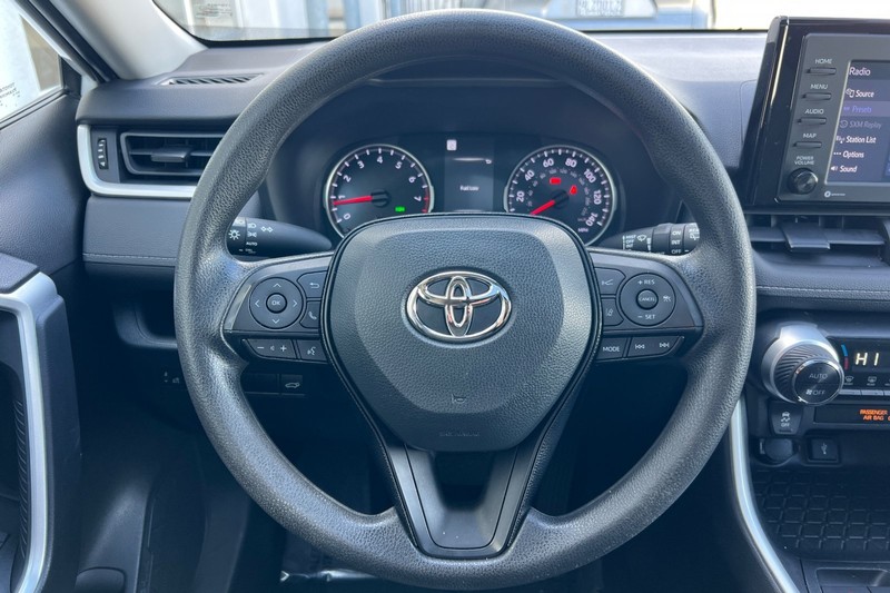 Toyota RAV4 Vehicle Full-screen Gallery Image 23