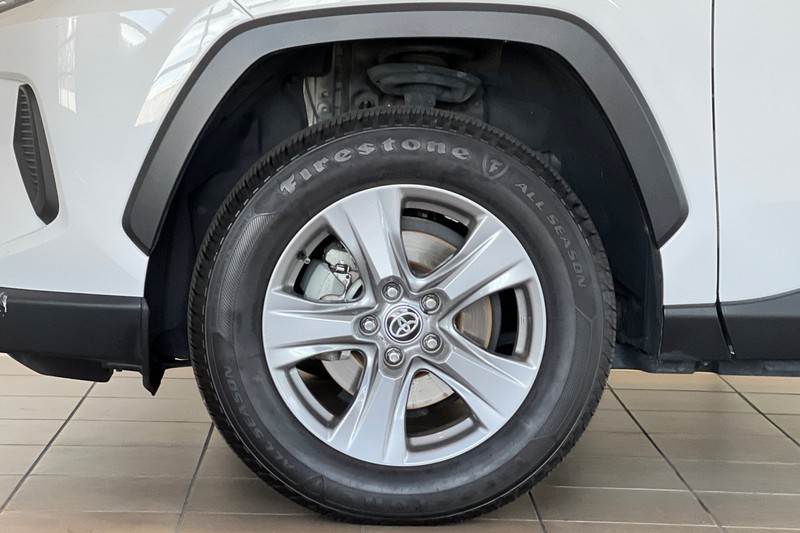 Toyota RAV4 Vehicle Full-screen Gallery Image 26