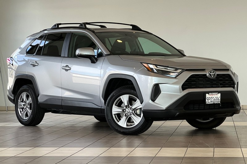 Toyota RAV4 Vehicle Full-screen Gallery Image 02