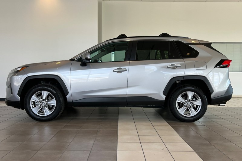 Toyota RAV4 Vehicle Full-screen Gallery Image 07