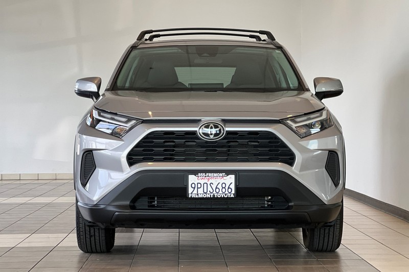 Toyota RAV4 Vehicle Full-screen Gallery Image 09