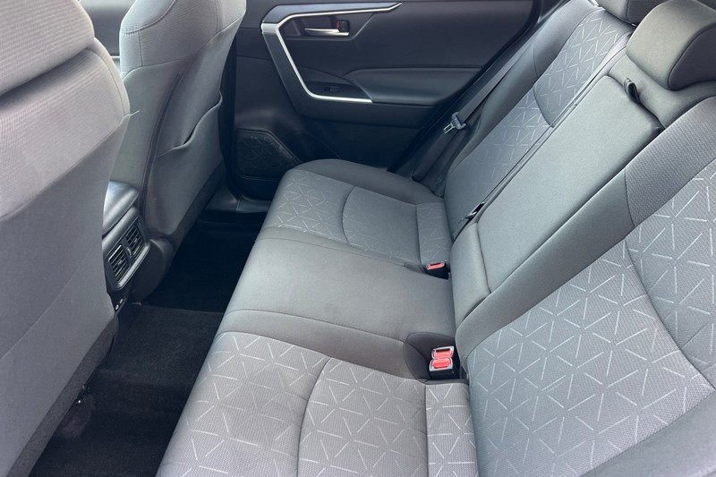 Toyota RAV4 Vehicle Full-screen Gallery Image 12