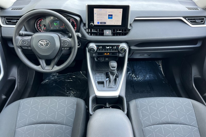 Toyota RAV4 Vehicle Full-screen Gallery Image 13