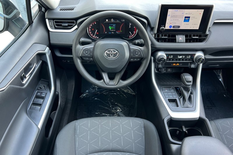 Toyota RAV4 Vehicle Full-screen Gallery Image 14