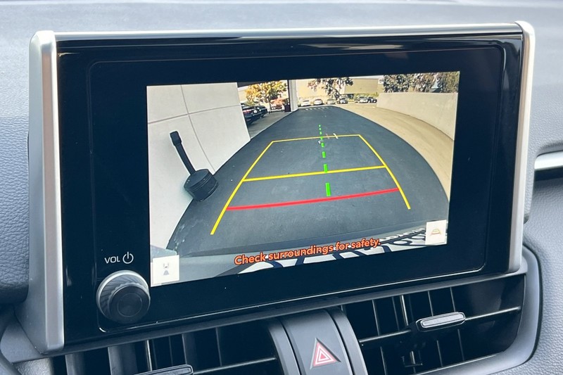 Toyota RAV4 Vehicle Full-screen Gallery Image 19