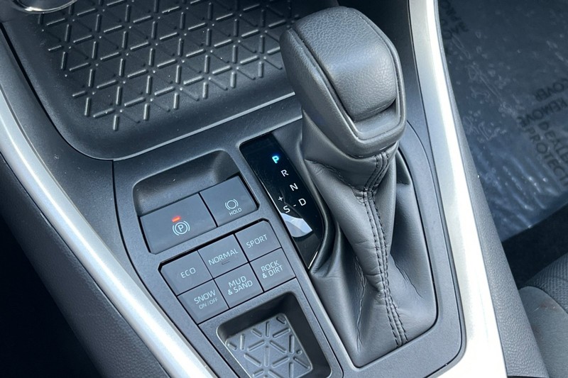 Toyota RAV4 Vehicle Full-screen Gallery Image 21