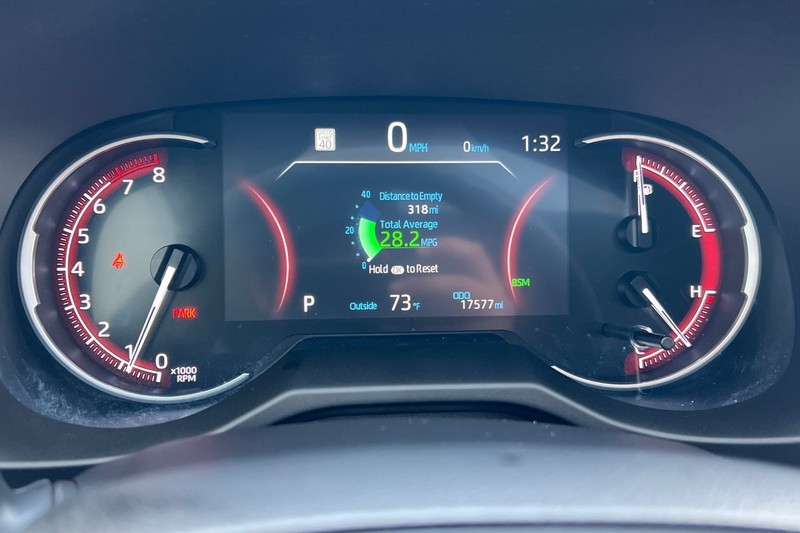 Toyota RAV4 Vehicle Full-screen Gallery Image 24