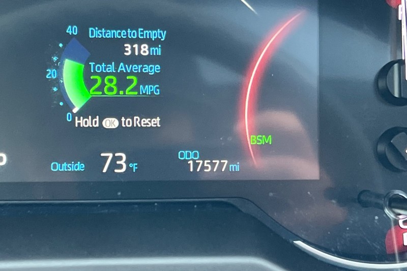 Toyota RAV4 Vehicle Full-screen Gallery Image 25