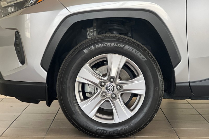 Toyota RAV4 Vehicle Full-screen Gallery Image 26