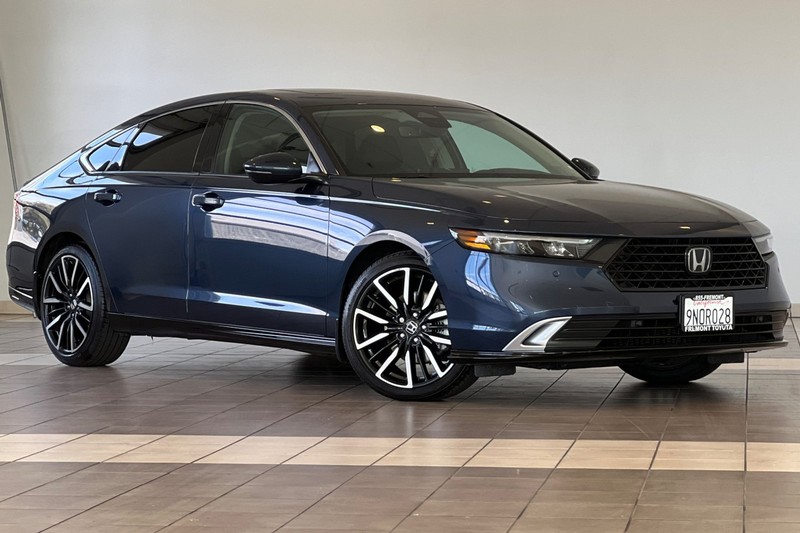 Honda Accord Hybrid Vehicle Full-screen Gallery Image 02