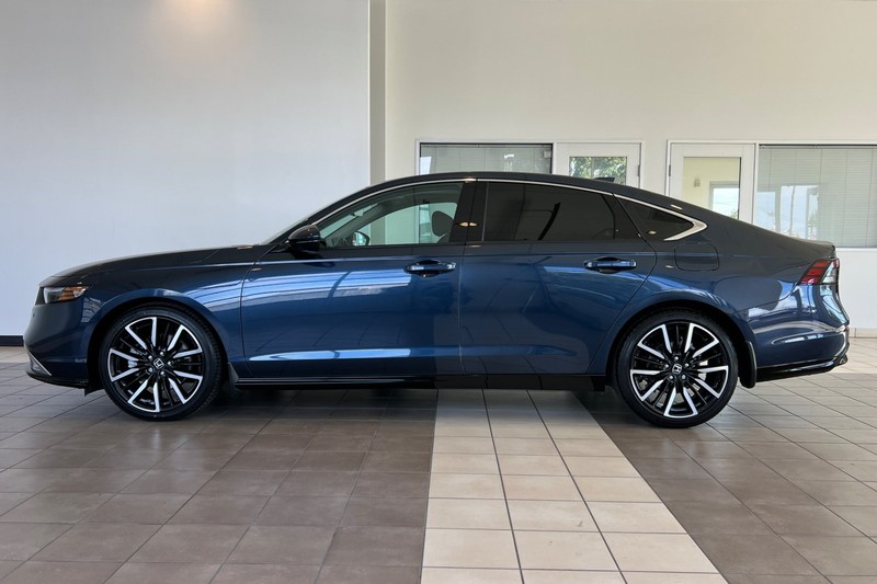 Honda Accord Hybrid Vehicle Full-screen Gallery Image 07