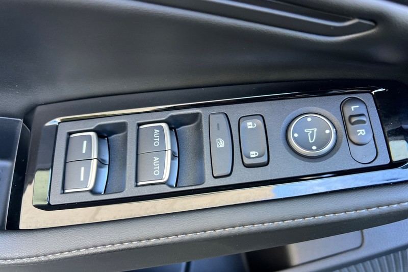 Honda Accord Hybrid Vehicle Full-screen Gallery Image 11