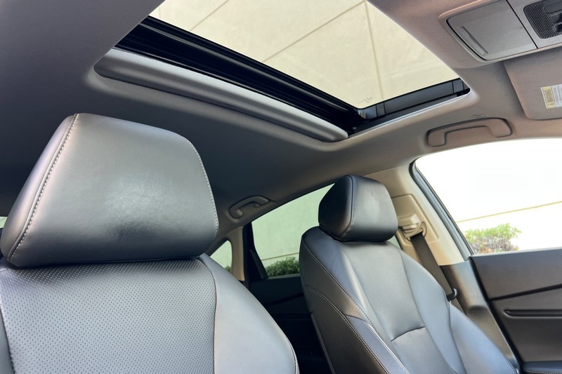 Honda Accord Hybrid Vehicle Full-screen Gallery Image 16