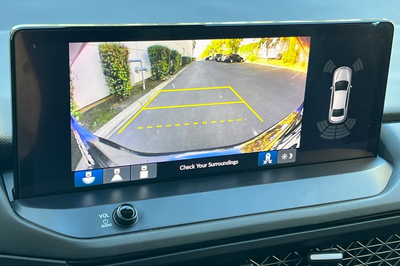 Honda Accord Hybrid Vehicle Full-screen Gallery Image 18