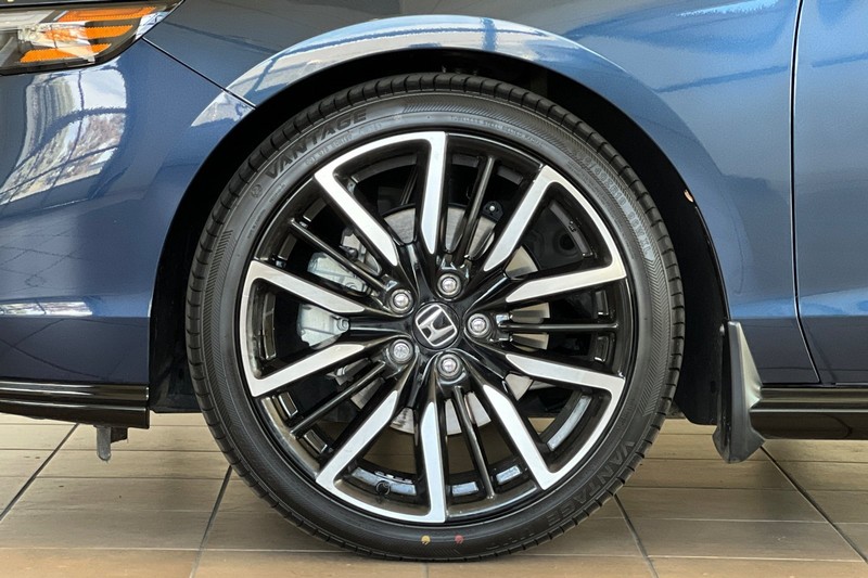 Honda Accord Hybrid Vehicle Full-screen Gallery Image 25