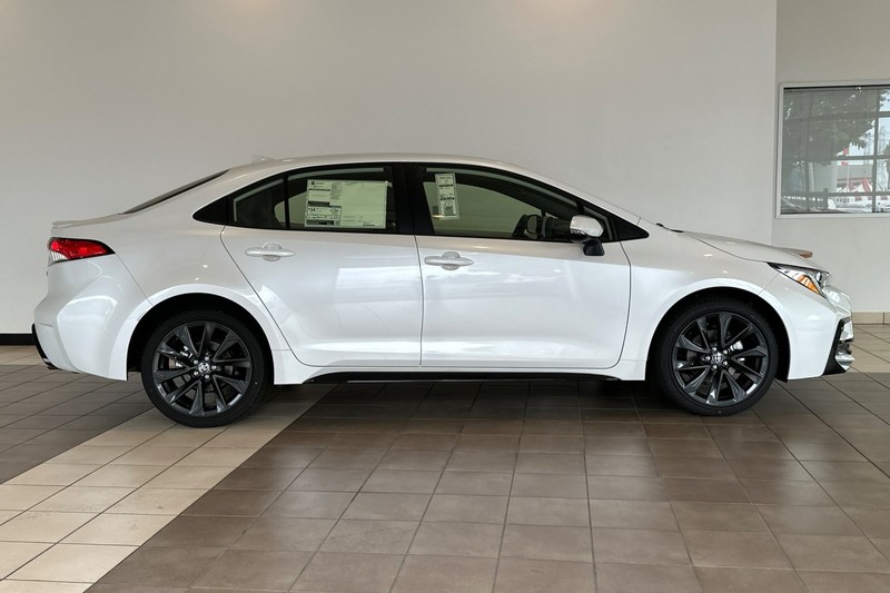 Toyota Corolla Vehicle Full-screen Gallery Image 04