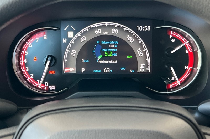 Toyota RAV4 Vehicle Full-screen Gallery Image 21