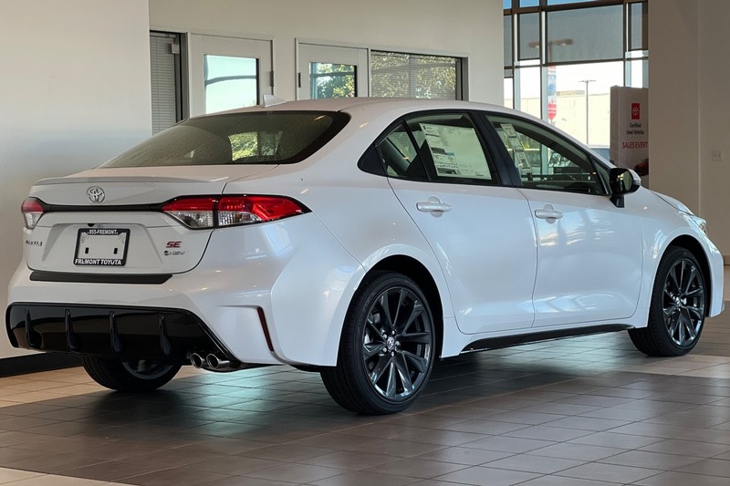 Toyota Corolla Vehicle Full-screen Gallery Image 05