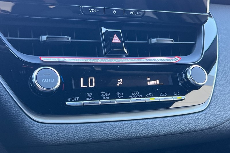 Toyota Corolla Vehicle Full-screen Gallery Image 17