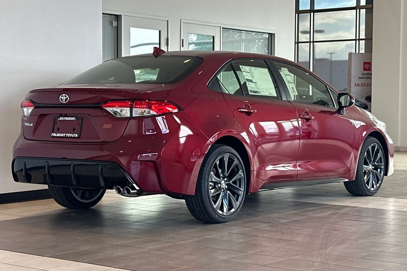 Toyota Corolla Vehicle Full-screen Gallery Image 05