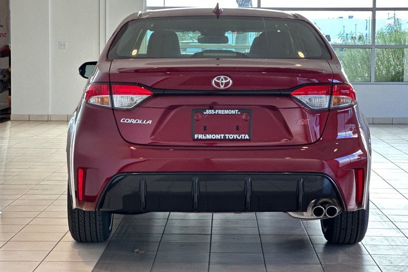 Toyota Corolla Vehicle Full-screen Gallery Image 06