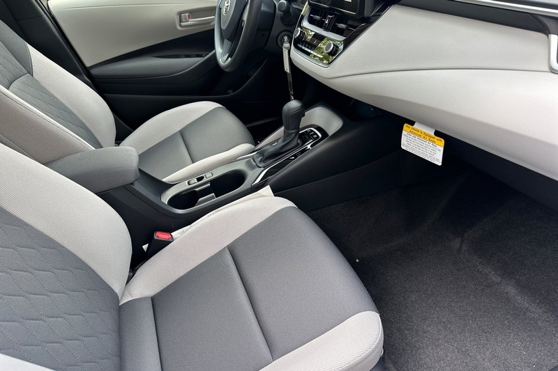 Toyota Corolla Vehicle Full-screen Gallery Image 13