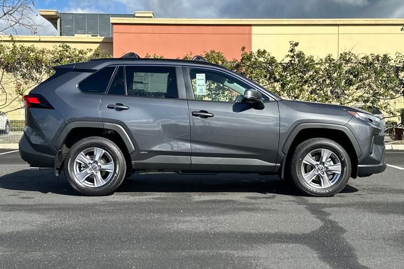 Toyota RAV4 Vehicle Full-screen Gallery Image 04