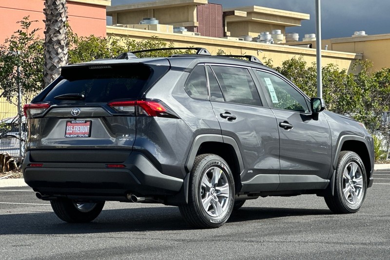 Toyota RAV4 Vehicle Full-screen Gallery Image 05