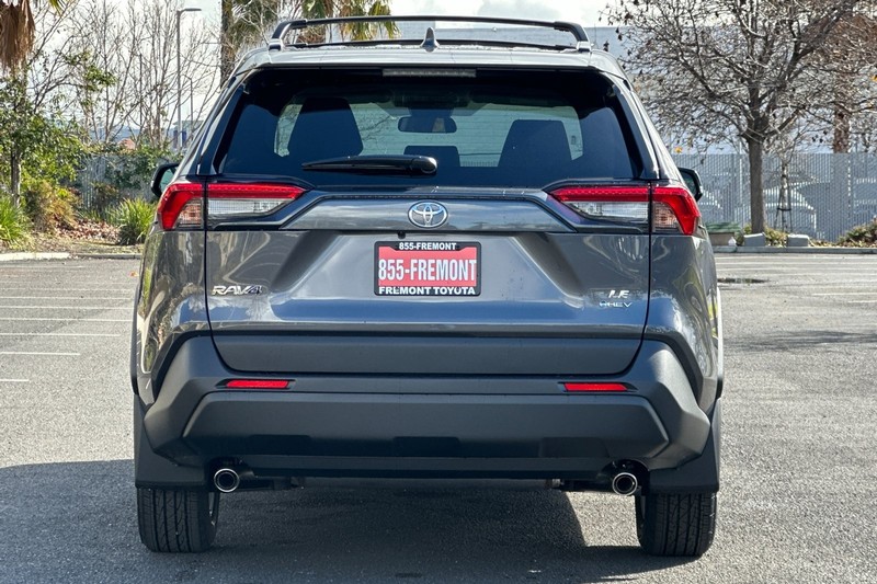 Toyota RAV4 Vehicle Full-screen Gallery Image 06