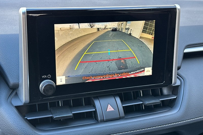 Toyota RAV4 Vehicle Full-screen Gallery Image 17