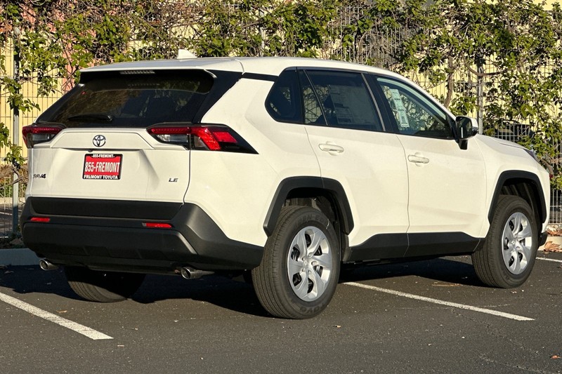 Toyota RAV4 Vehicle Full-screen Gallery Image 05