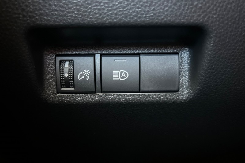 Toyota RAV4 Vehicle Full-screen Gallery Image 24