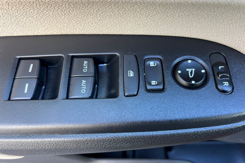 Honda CR-V Vehicle Full-screen Gallery Image 11