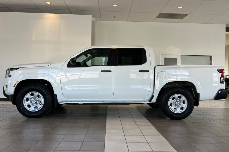 Nissan Frontier Vehicle Full-screen Gallery Image 07