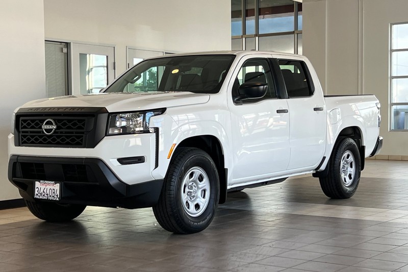 Nissan Frontier Vehicle Full-screen Gallery Image 08