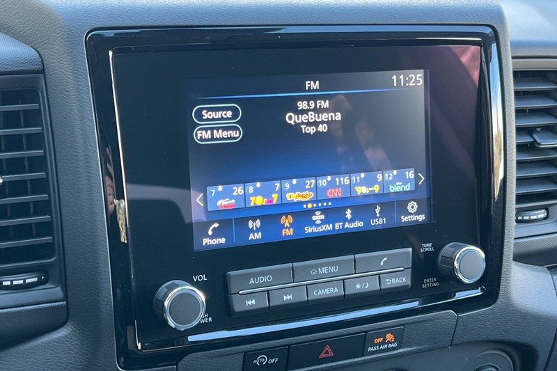 Nissan Frontier Vehicle Full-screen Gallery Image 17