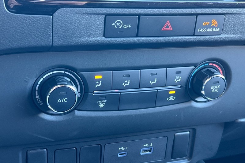 Nissan Frontier Vehicle Full-screen Gallery Image 19