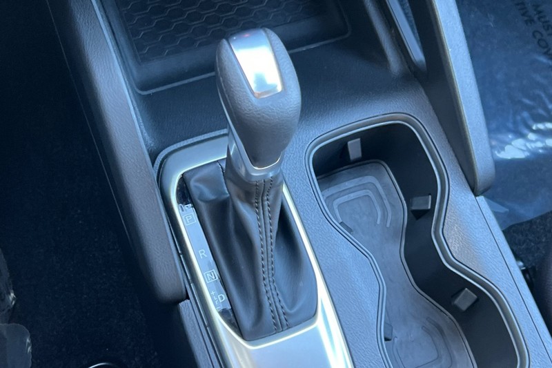 Nissan Frontier Vehicle Full-screen Gallery Image 20