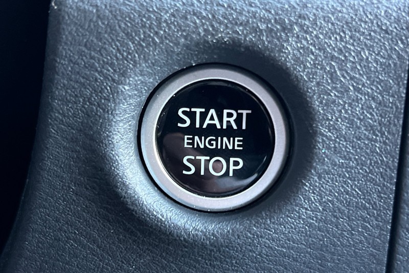 Nissan Frontier Vehicle Full-screen Gallery Image 21