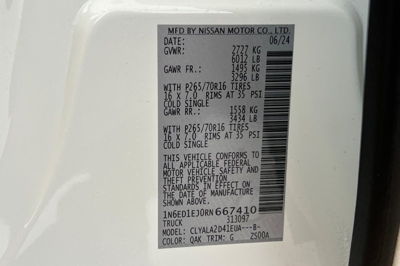 Nissan Frontier Vehicle Full-screen Gallery Image 28