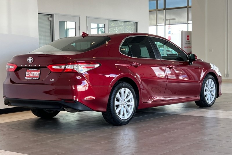 Toyota Camry Vehicle Full-screen Gallery Image 04