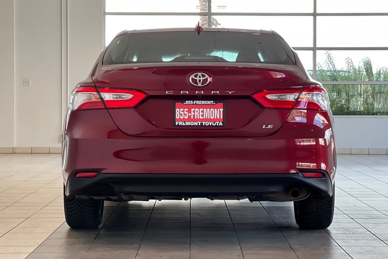 Toyota Camry Vehicle Full-screen Gallery Image 05