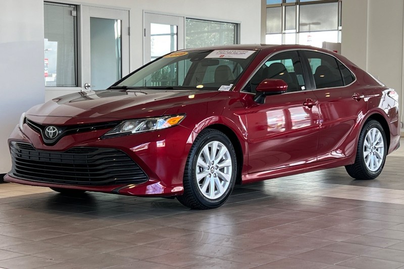 Toyota Camry Vehicle Full-screen Gallery Image 08