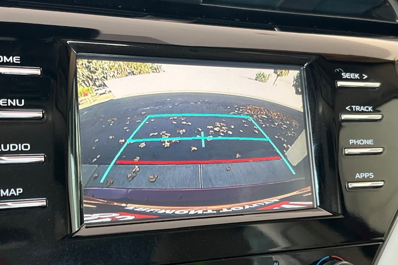 Toyota Camry Vehicle Full-screen Gallery Image 18