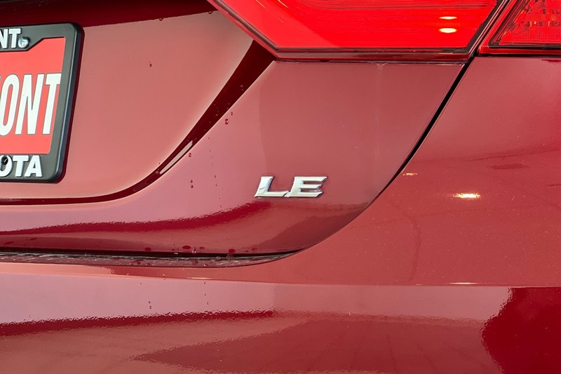 Toyota Camry Vehicle Full-screen Gallery Image 25