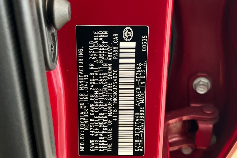 Toyota Camry Vehicle Full-screen Gallery Image 26